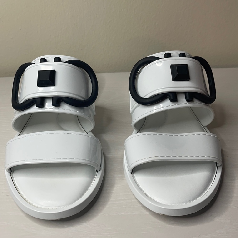 Women’s Salvatore Ferragamo sandals size 7